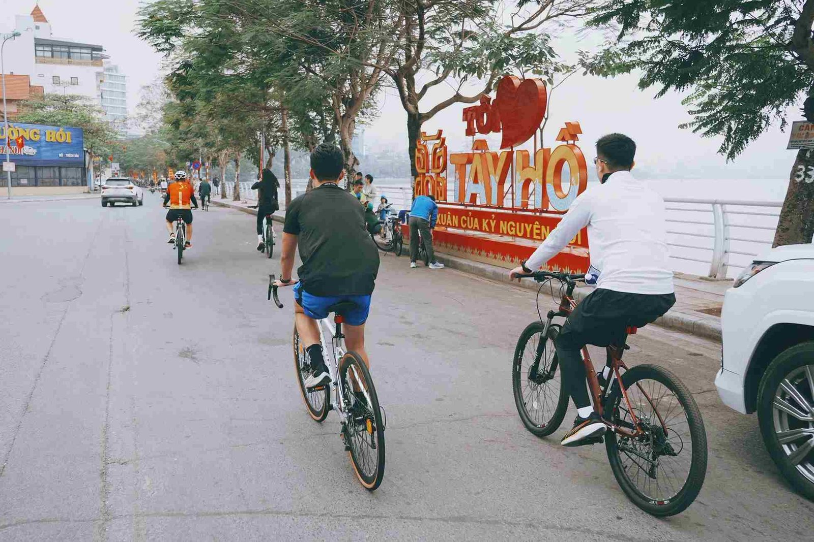 Cycle Around West Lake Hanoi Half Day